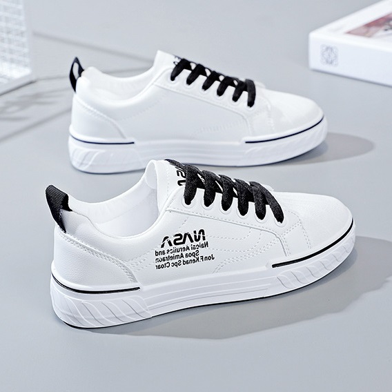 Giày sneaker new brand 2025